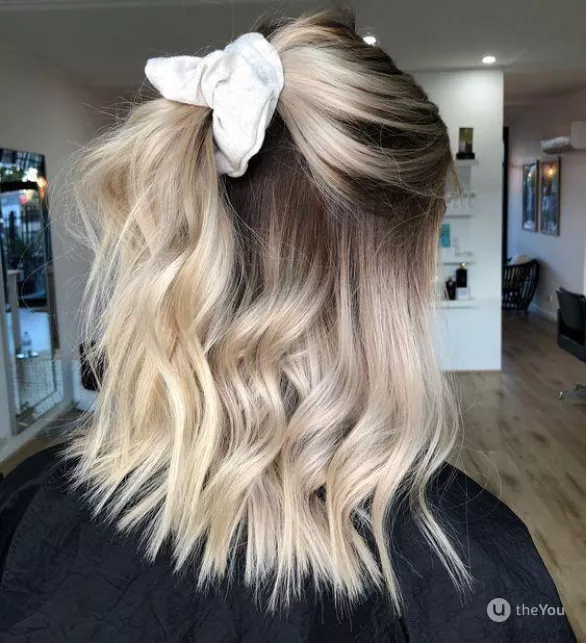 Imagem Com Beach Waves Em Cabelo Platinado