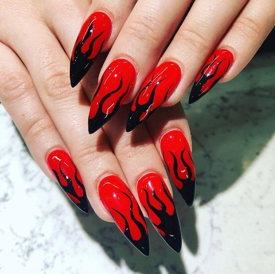 Imagem Com Unhas De Fogo Stiletto