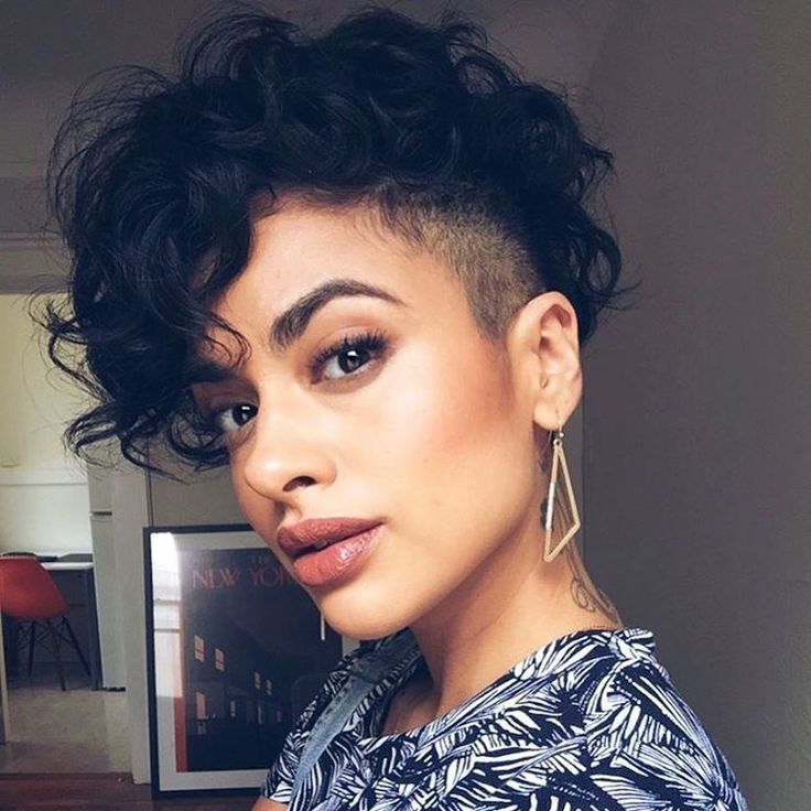 Imagem Com Pixie Cut Para Mulheres Morenas