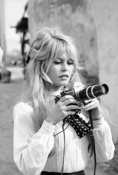 Imagem Com Franja Bardot - Brigitte Em Preto E Branco