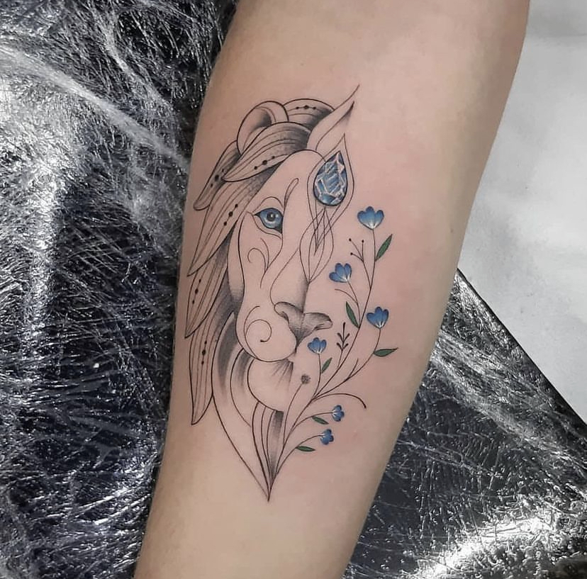 Imagem Com Tatuagem De Leão Com Tulipas
