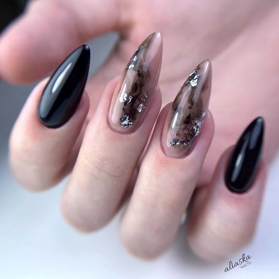 Unhas Nude Com Preto E Folhas De Ouro Branco Imagem Com Unhas Nude Com Preto E Folhas De Ouro Branco