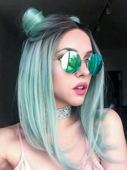 Imagem Com Long Bob Liso Verde Com Double Bun