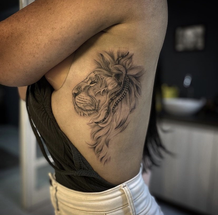 Imagem Com Tatuagem De Leão Preta E Branca