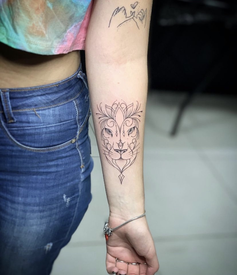 Imagem Com Tatuagem De Leão Fine Line