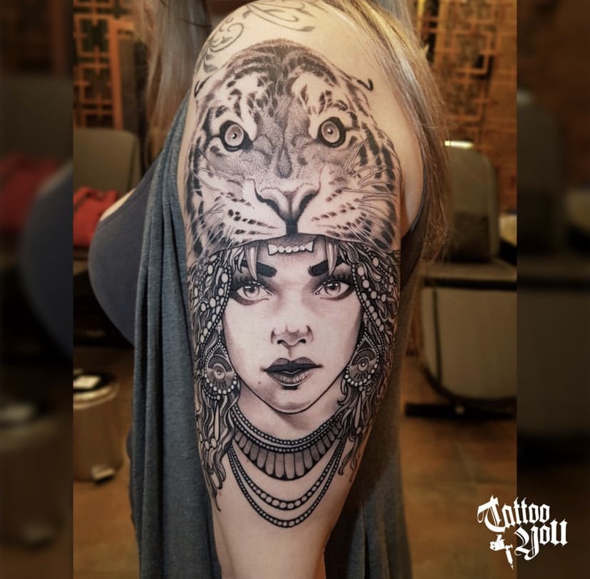 Imagem Com Tatuagem Feminina Grande Das Amazonas