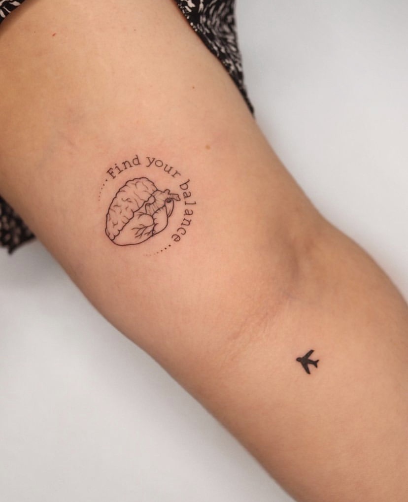 Imagem Com Tatuagem Coração + Frase No Braço