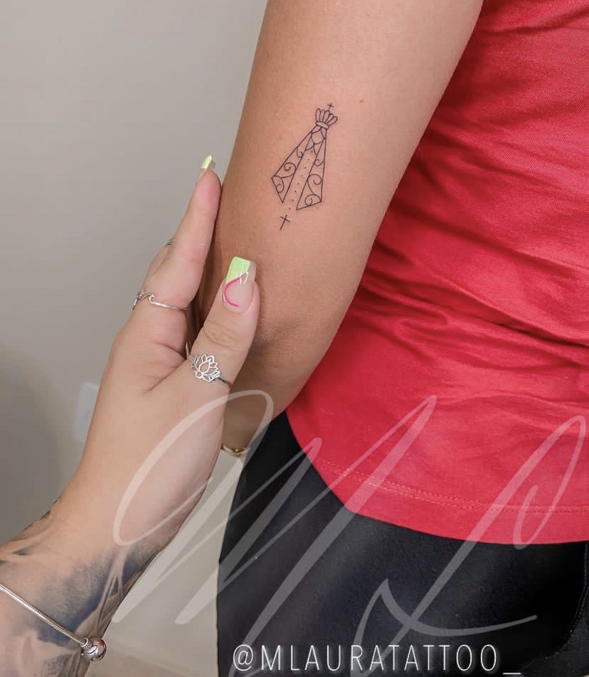 Imagem Com Tatuagem De Cunho Religioso - Devoção Aos Santos