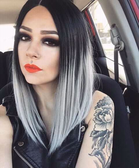 Imagem com long bob liso loiro platinado