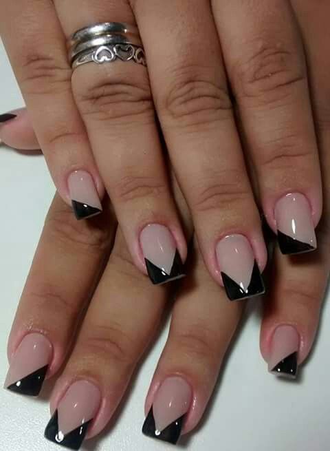 Imagem Com Italiana Nas Unhas Nude Com Preto