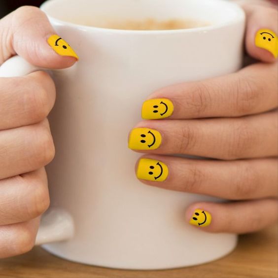 Imagem Com Unhas Kidcore Smiley Face