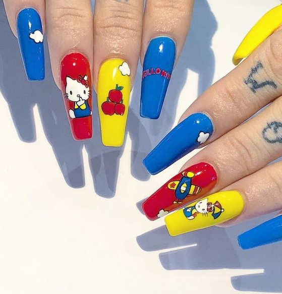 Imagem Com Unhas Kidcore Com Adesivos