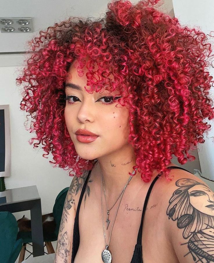 Imagem Com Cabelo Cacheado Rosa Médio