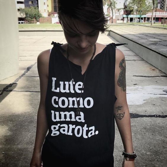 Imagem Com Look Com T-Shirt Estampada