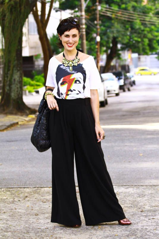 Imagem Com Look Com T-Shirt Com Calça Pantalona