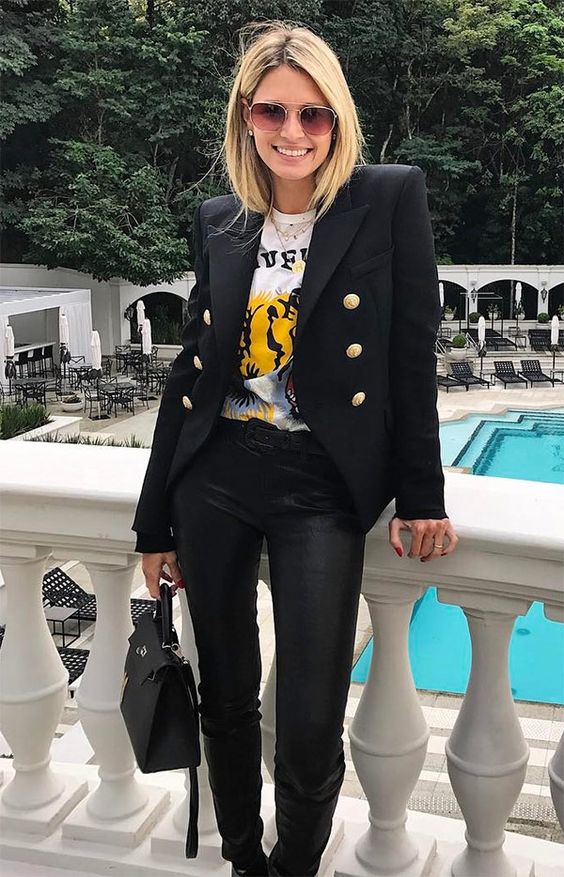 Imagem Com Look Com T-Shirt E Blazer