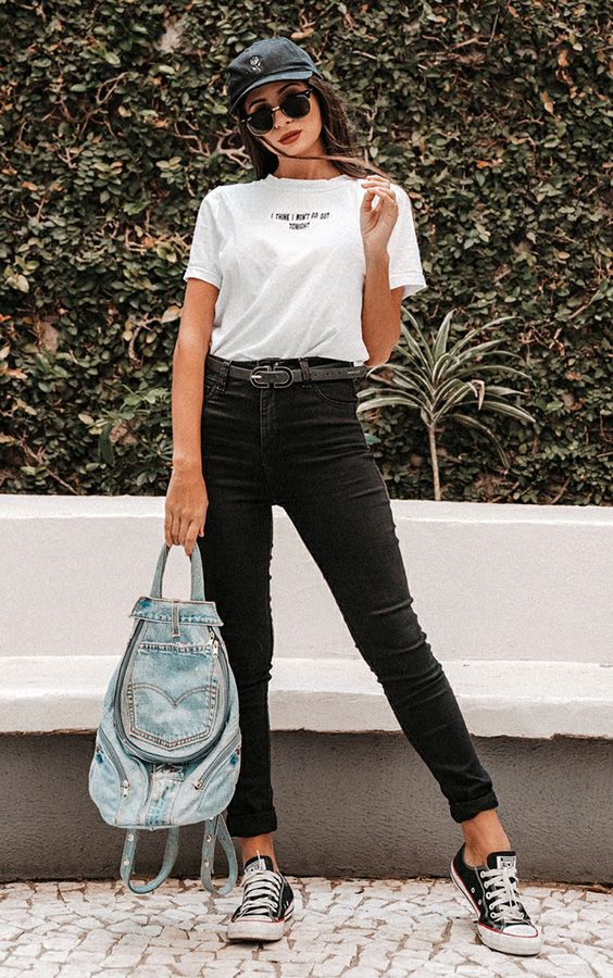 Imagem Com Look Com T-Shirt E Calça Skinny