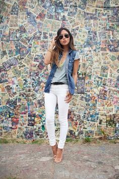 Imagem Com Colete Jeans E Calça Branca
