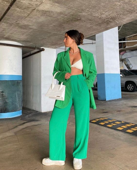 Imagem Com Calça Pantalona Verde