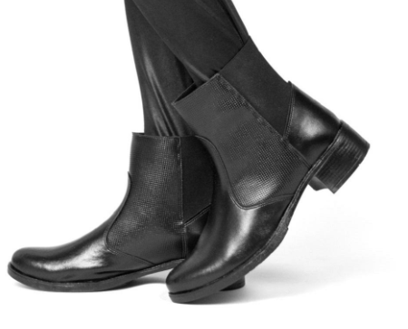 Botas Femininas: Modelo Em Promoção Chelsea Imagem Botas Femininas Em Promoção Chelsea