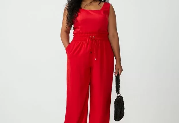 Calca-pantalona-plus-size-vermelha.webp