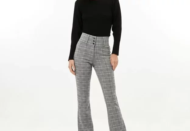 Calca-xadrez-feminina-renner-flare.webp