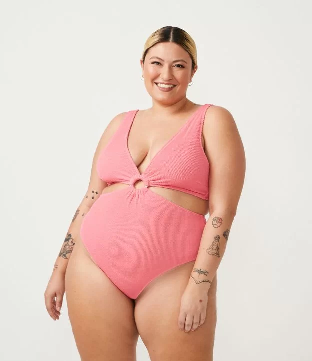 Imagem Maiô Renner plus size com recorte