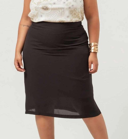 Imagem Saia Reta Preta Plus Size Midi