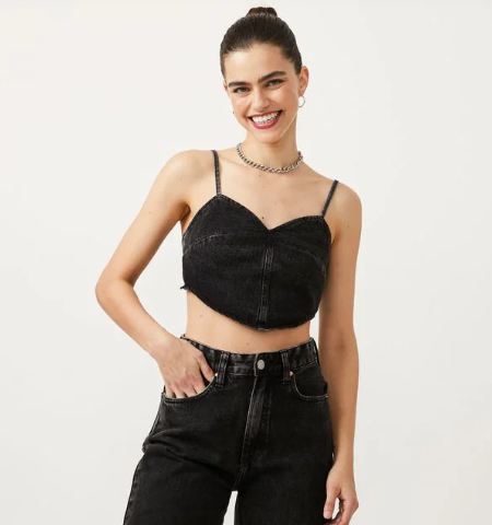 Cropped Top: Modelo Escuro Decote De Coração Imagem: Cropped Top Escuro Decote De Coração