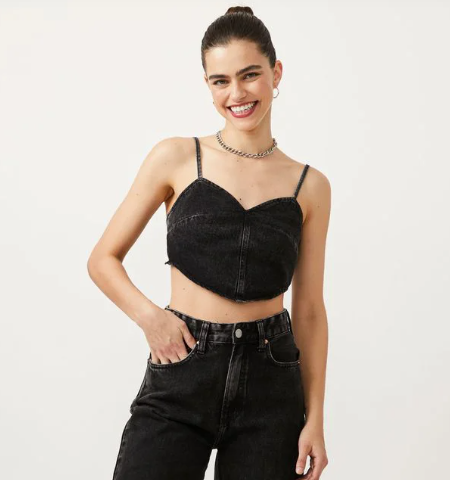 Imagem: Cropped top escuro decote de coração