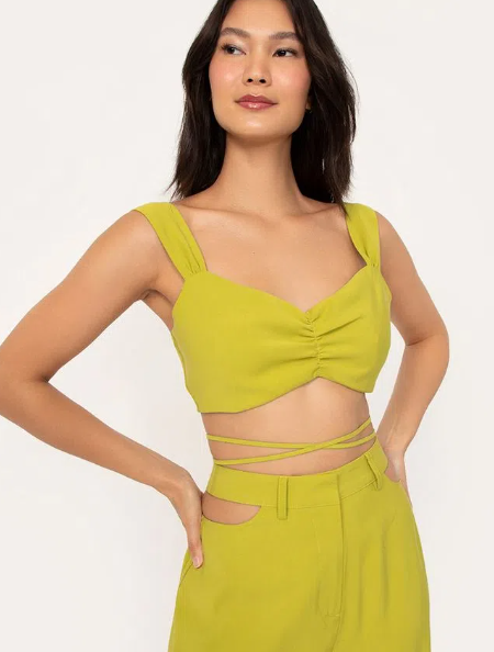 Cropped Top: Modelo Claro Com Amarrações Imagem: Cropped Top Claro Com Amarrações