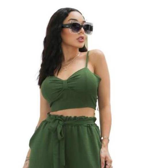 Cropped Verde Militar: Modelo Liso Dunas Imagem: Cropped Verde Militar Liso Dunas