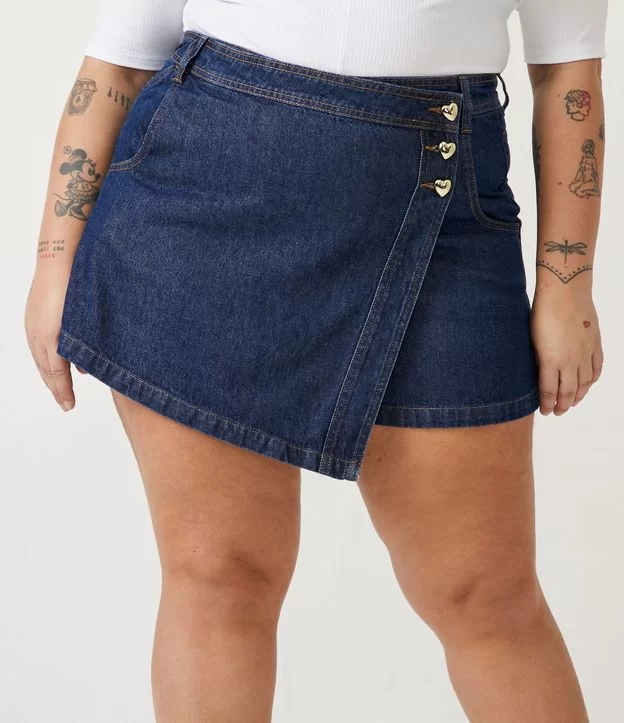 Imagem Minissaia jeans plus size azul com botões de coração