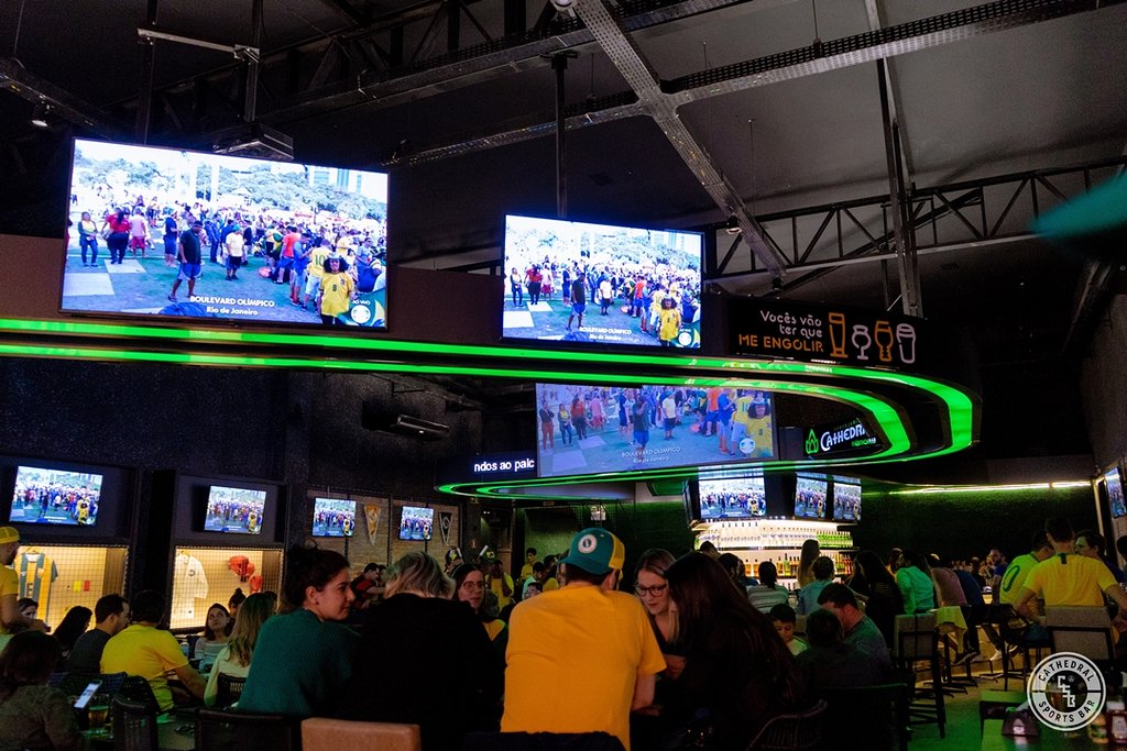 Imagem Com Cathedral Sports Bar