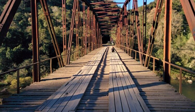 Imagem-com-Ponte-de-Ferro-do-Passo-do-Inferno