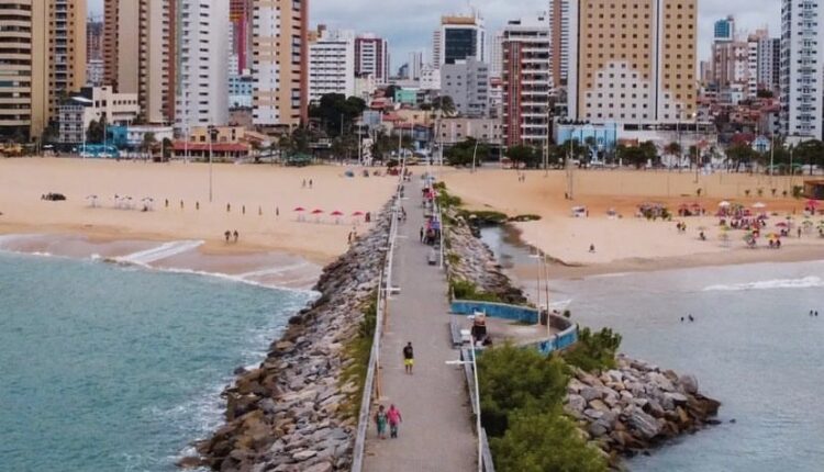 Imagem-com-Praia-de-Iracema