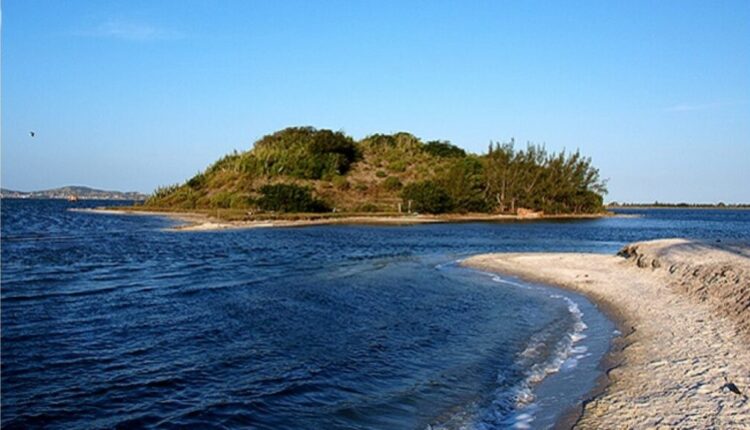 Imagem-com-Praia-do-Boqueirao-e-Ilha-das-Pombas