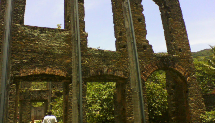 Imagem-com-Ruinas-da-Praia-do-Saco-Mangaratiba