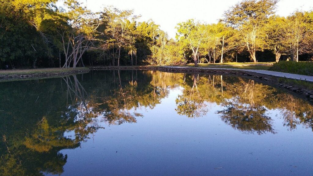 Imagem Com Lagoa Quente Do Pirapitinga