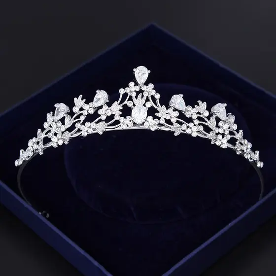 Imagem Com Coroa Tiara Cabelo Noiva Prata Princesa Zirconia E Strass