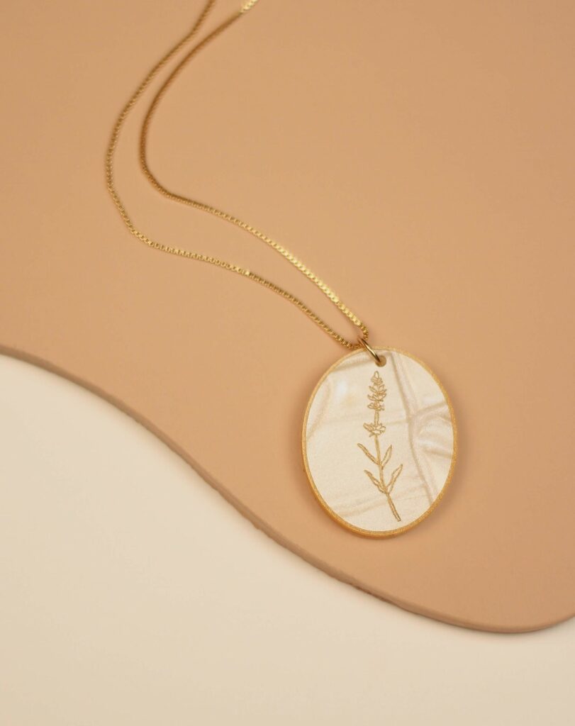 Imagem com Colar Coraline Really Me Bege