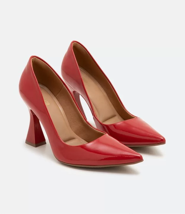 Imagem com Sapato Scarpin Com Bico Fino Textura Croco E Salto Diferenciado Vermelho