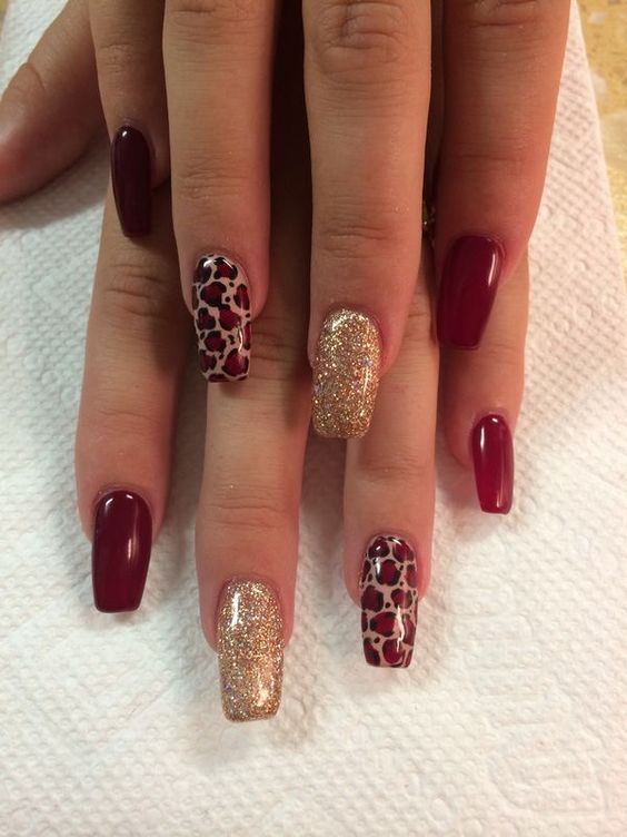 Imagem Com Francesinha Com Animal Print E Glitter