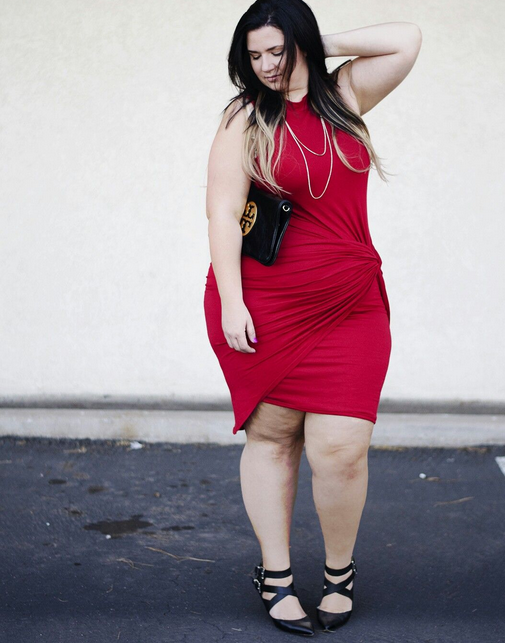 Imagem Com Vestido Drapeado Plus Size