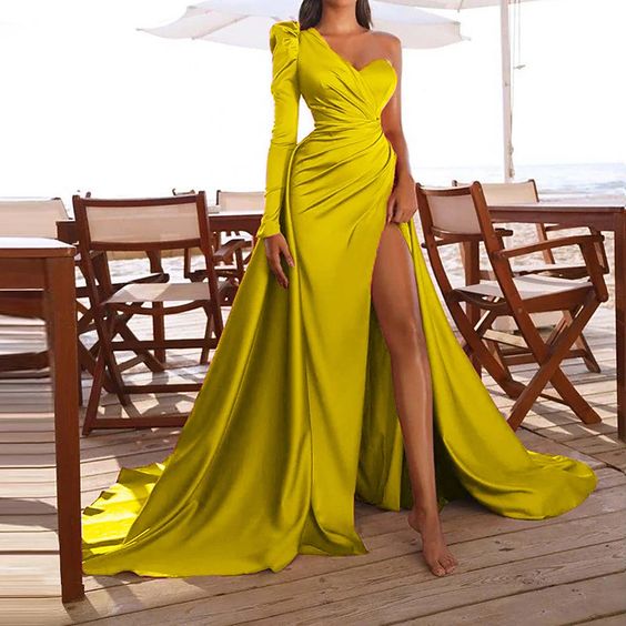 Imagem Com Vestido Franzido Comprido Amarelo