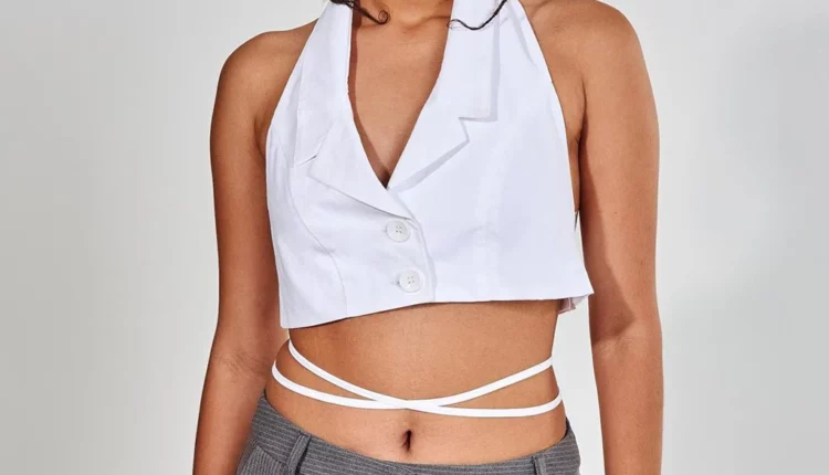 Imagem-com-cropped-frente-unica-e-blazer-branco