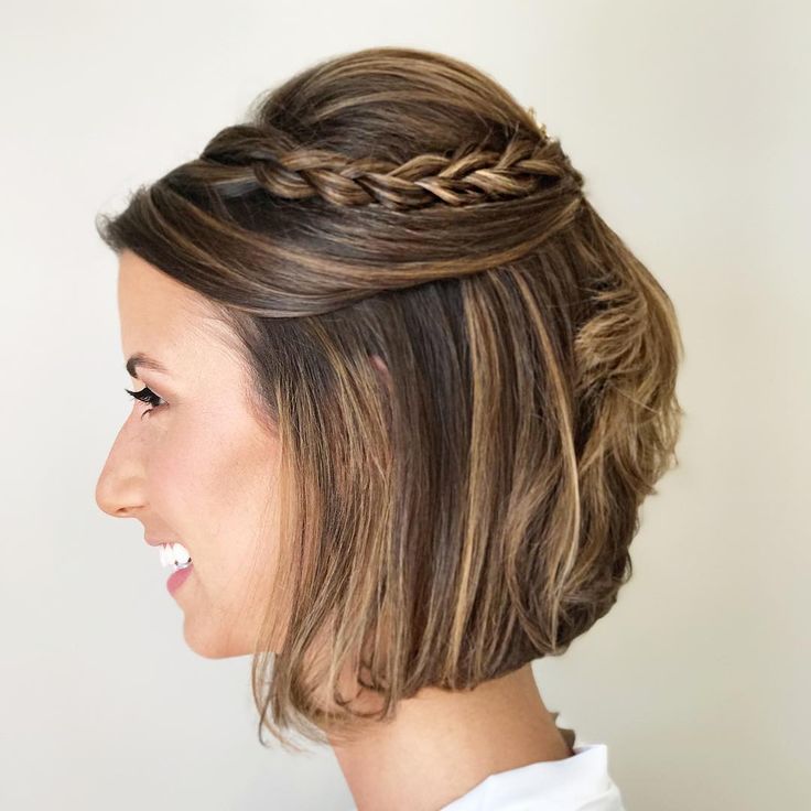 Imagem Com Penteado Cabelo Curto Tiara De Trança 