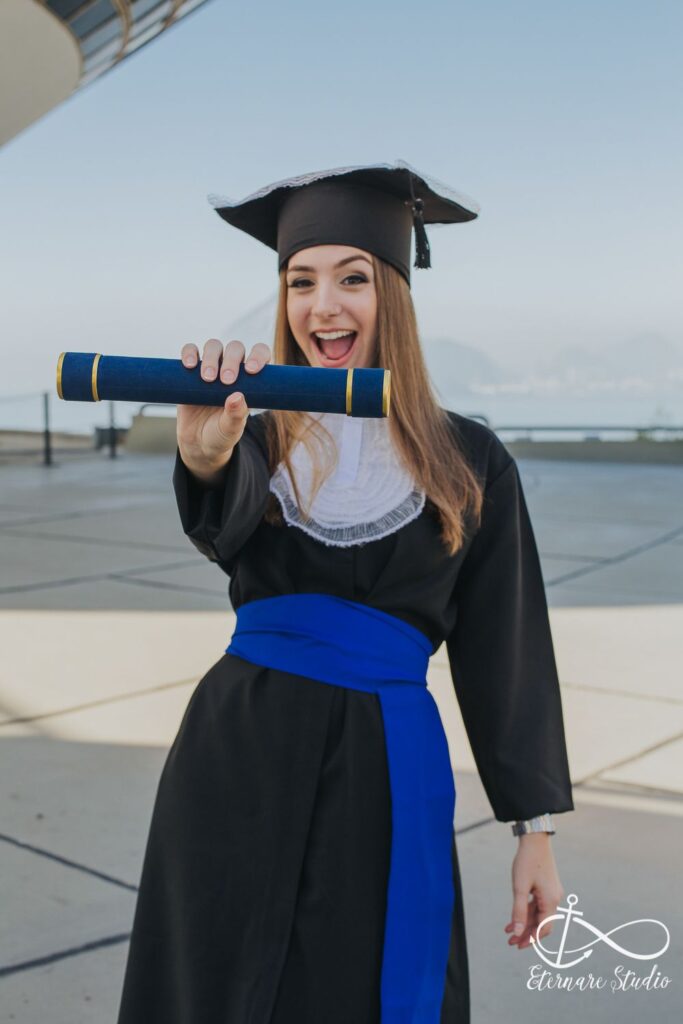 Imagem Com Traje De Formatura Beca