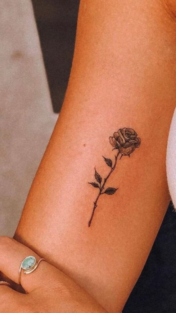 Imagem Com Tatuagem De Rosa