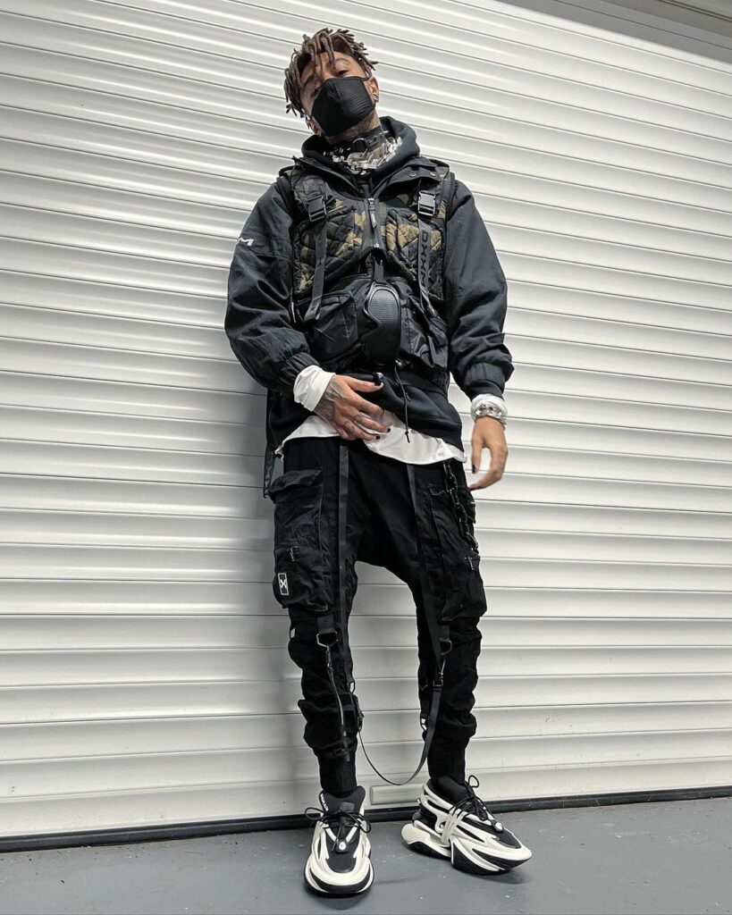 Imagem Com Estilo Techwear Com Máscara